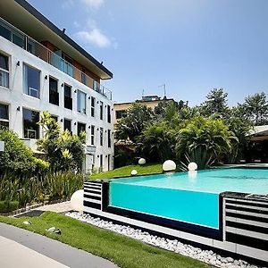 Red Mango Hotel And Apartments